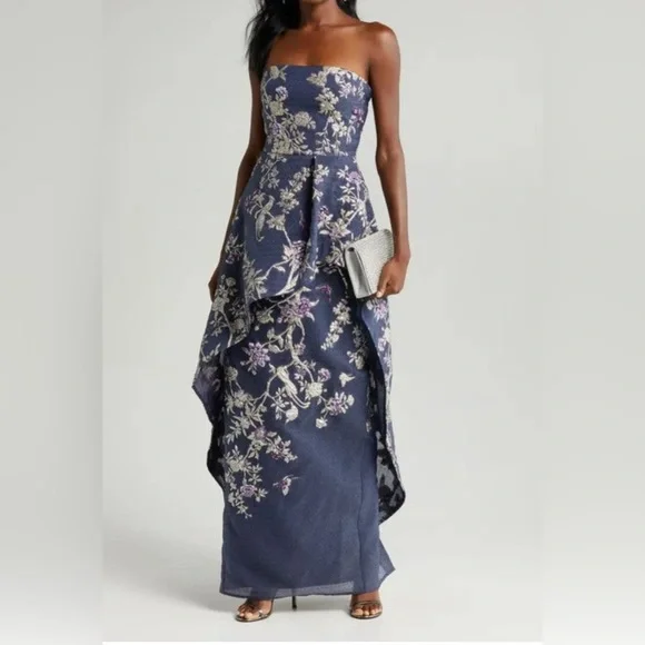 MARCHESA***Gilded Cloque-Effect Strapless Gown***US 8***$1095 - Picture 2 of 9